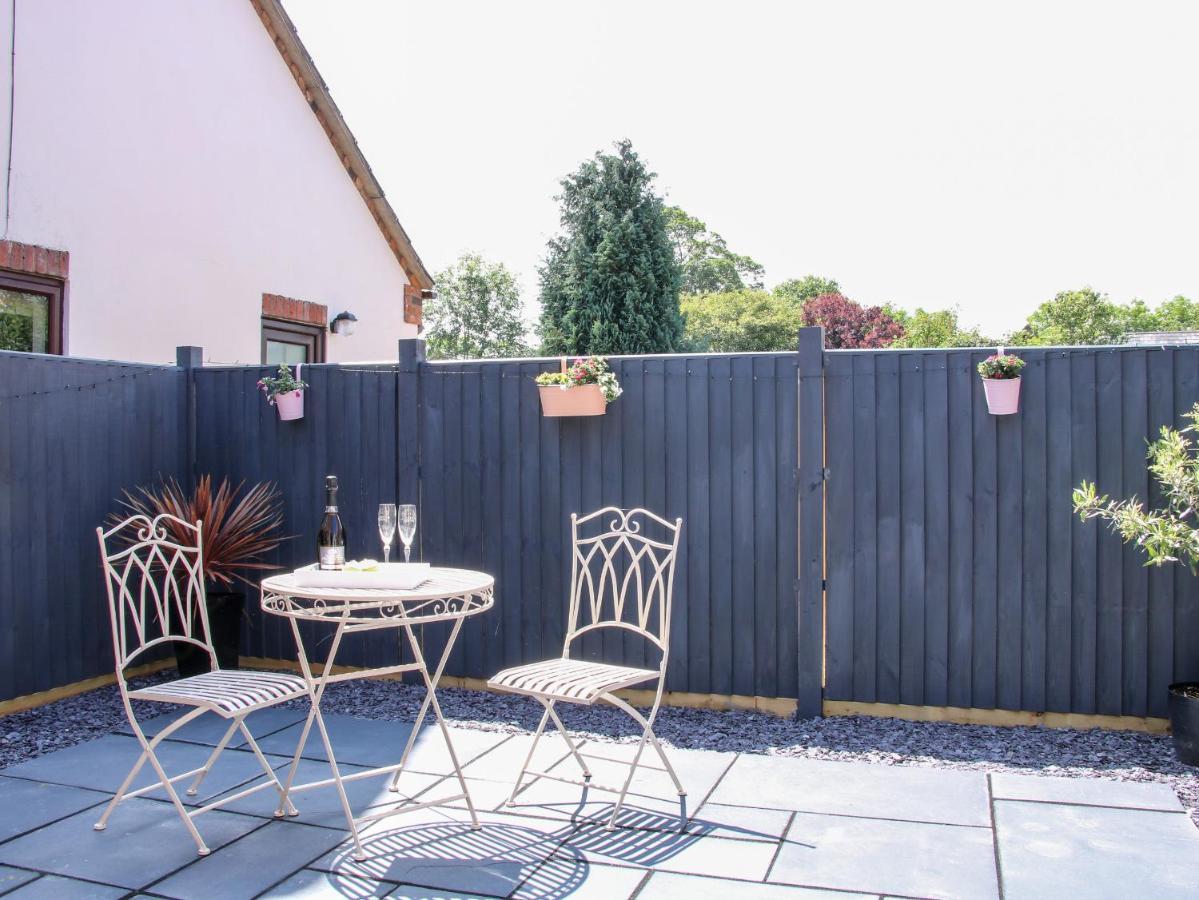 Oakleigh Villa Llanymynech Exterior photo